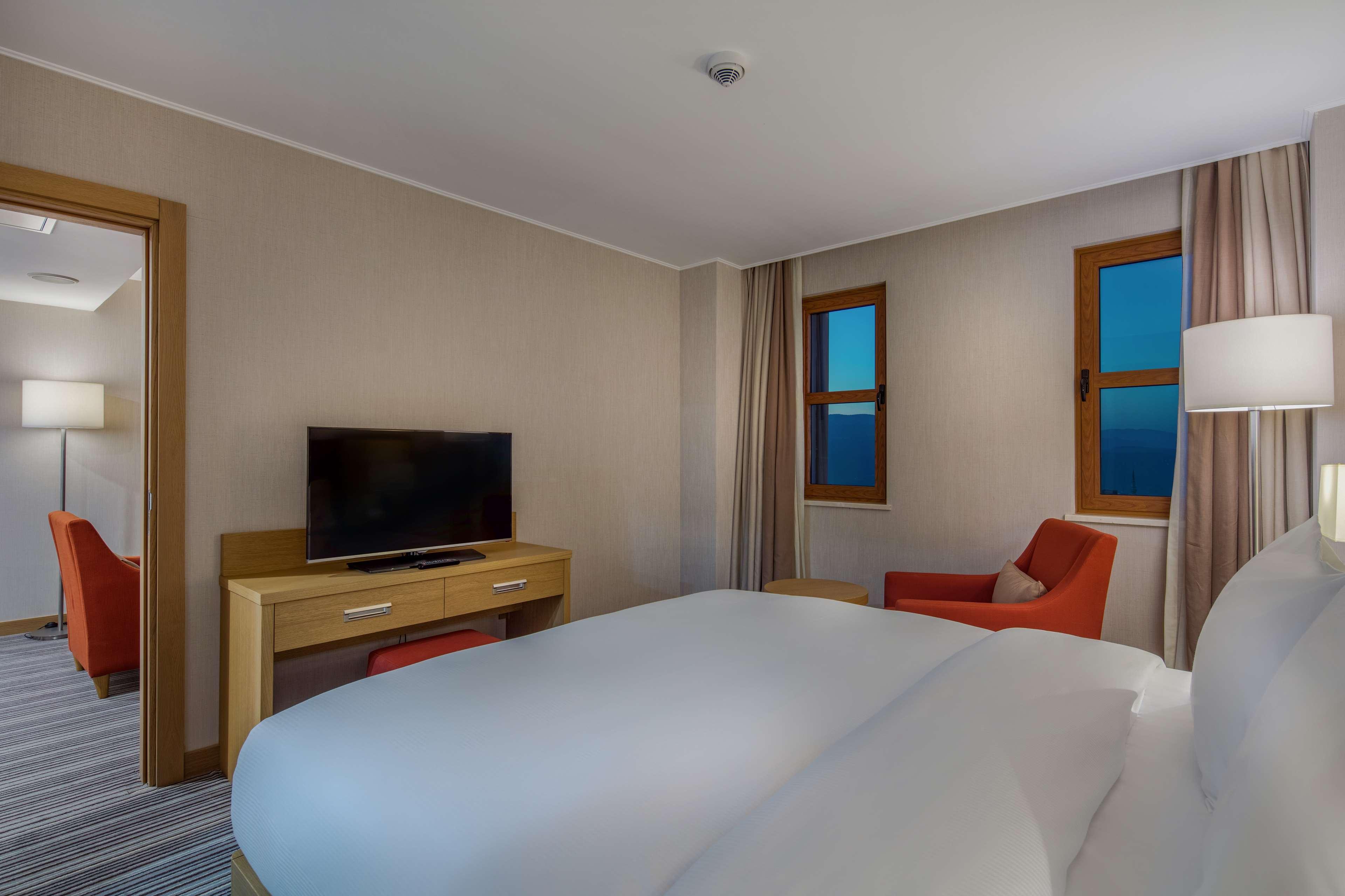 Hilton Garden Inn סאפראנבולו מראה חיצוני תמונה